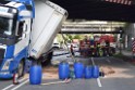 LKW blieb unter Bruecke haengen Koeln Ehrenfeld Innere Kanalstr Hornstr P234